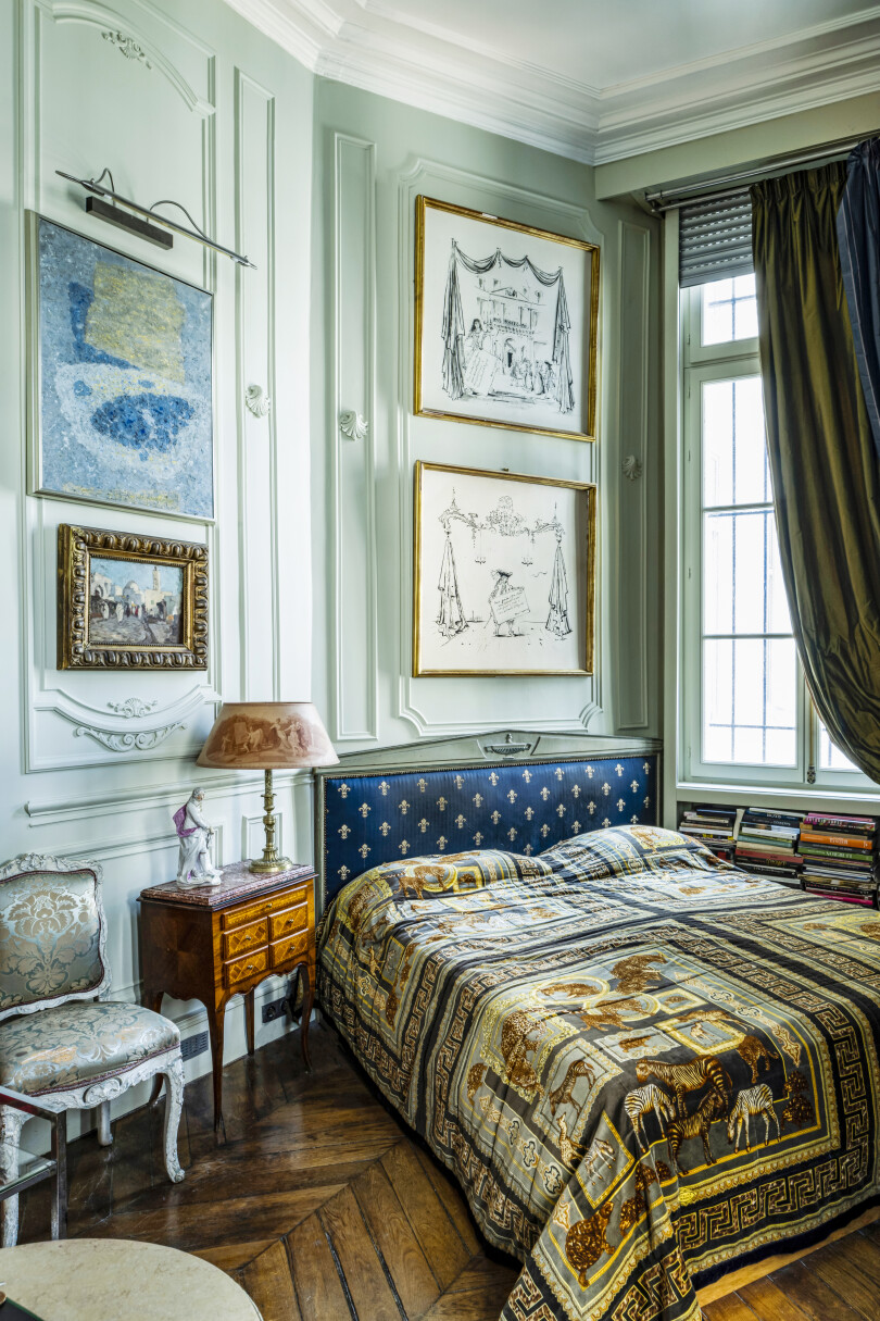 À Paris, chez Didier Ludot et Félix Farrington.